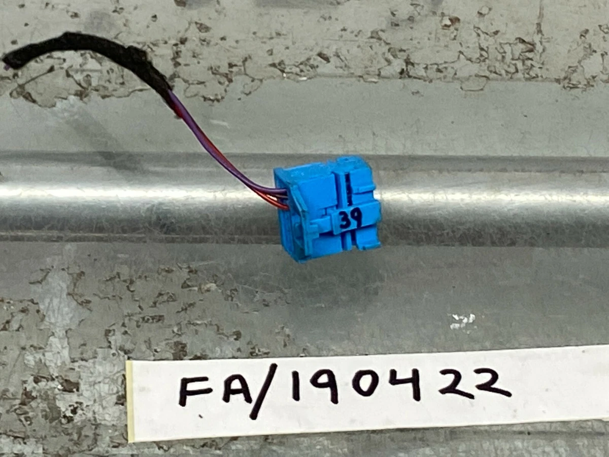 AS) GENUINE MERCEDES BENZ WIRING LOOM HARNESS PLUG CONNECTOR  