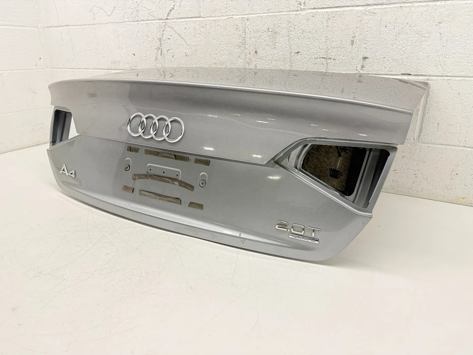 AUDI A4 S4 2009-2012 SEDÁN TAPA MALETERO TRASERO CUBIERTA TAPA GRIS FABRICANTE DE EQUIPOS ORIGINALES 8K5827023AG Foto 3 de 4