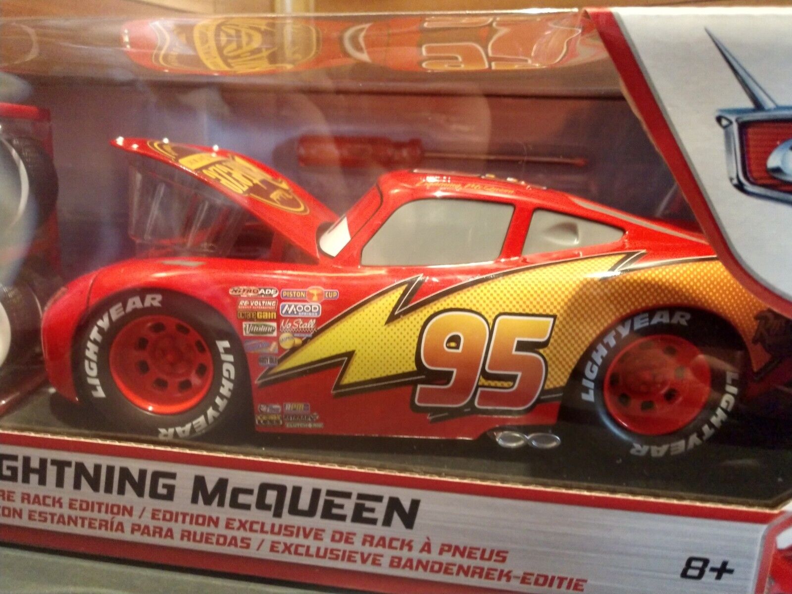 Disney Pixar Cars 1:24 Dinoco Lightning McQueen Die-cast Car with Tire Rack  Play Vehicles 