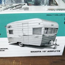 GREENLIGHTシャスタshasta1/24トレーラーミニカー緑