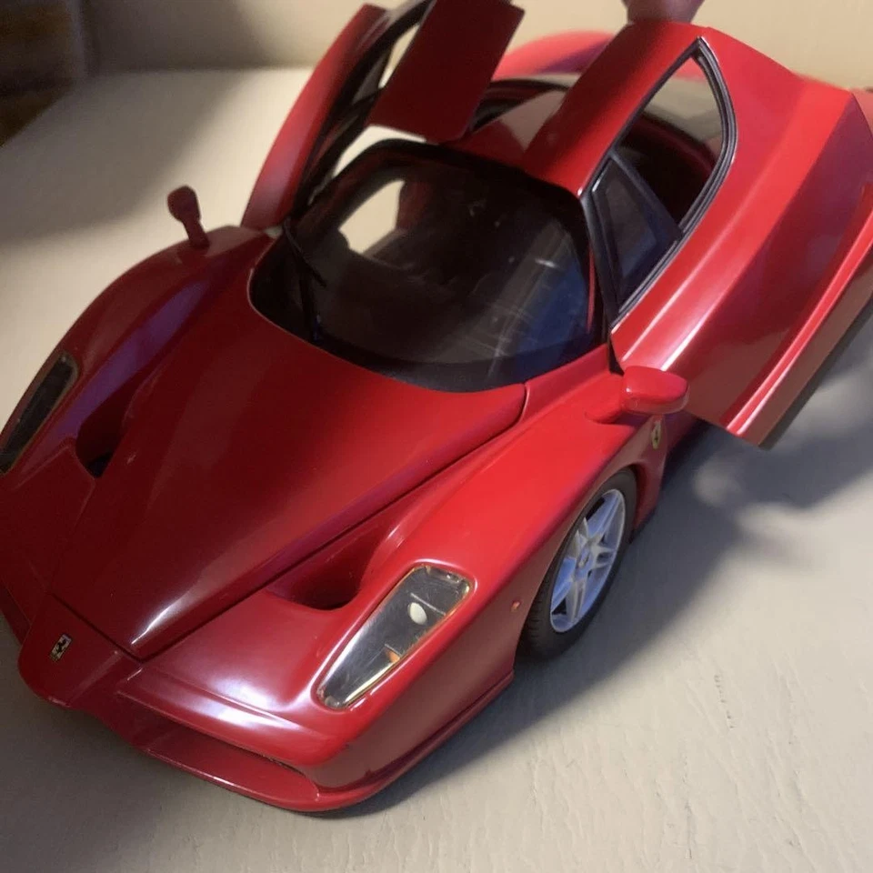 Hot Wheels Enzo Ferrari 1/18 Diecast Supercar Red Very Good Condition Rare - Image 3 of 4
