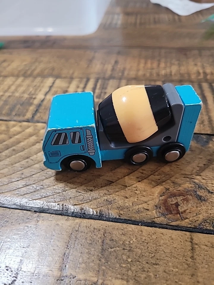 Camión mezclador de concreto de madera MAISON JOSEPH BATTAT 2"" Foto 3 de 4