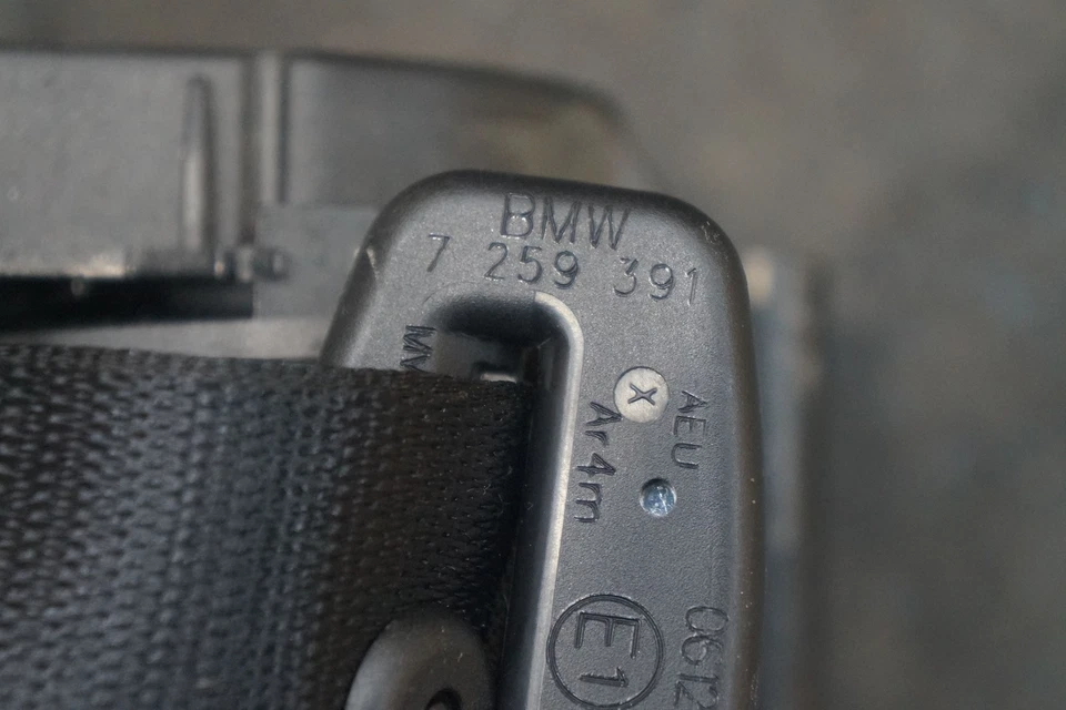 Juego 2 retractores de cinturón de seguridad exterior trasero derecho derecho negro 72117259391 BMW M235i F22 2014 Foto 3 de 3