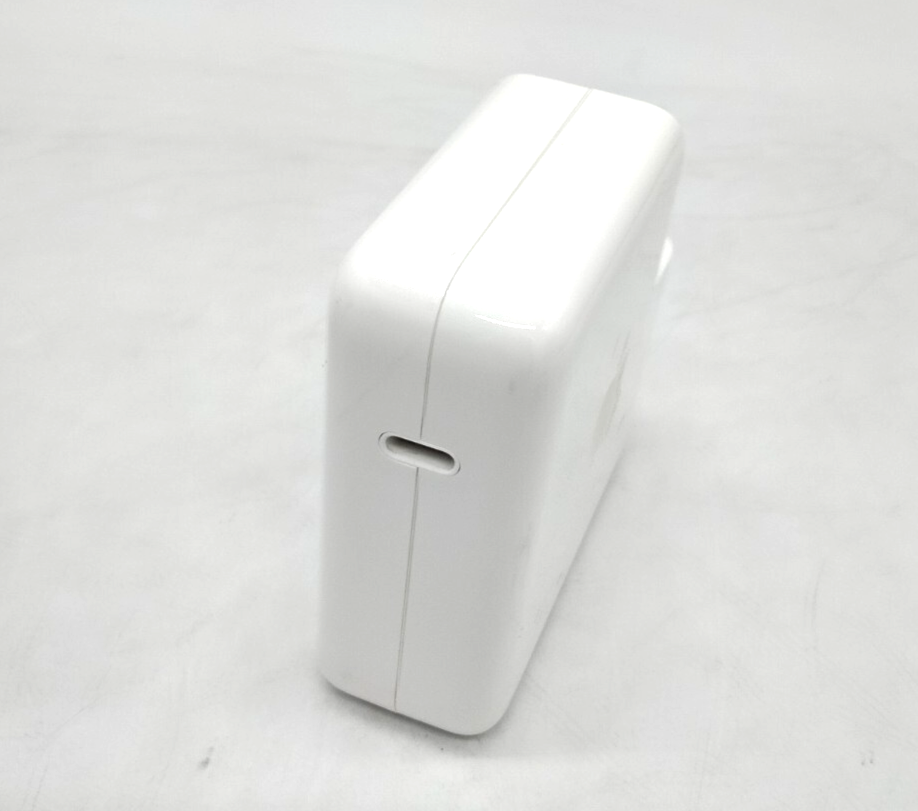 Apple USB-C Macbook charger 61W Air Pro A1706 A1708 A1989 a1718