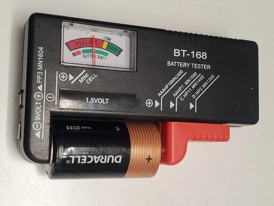 Lot of 18 Duracell C & D Alkaline Batteries Tested Good Exp 2032-2034 Bulk Loose - Image 2 of 4