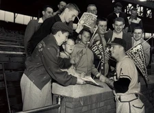 Taylor Phillips 1957 World Series Champion Milwaukee Braves Wrigley 8x10 Photo
