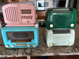 Sonora model RBU 175 dark green Bakelite radio plays great (TOP RIGHT ONLY)