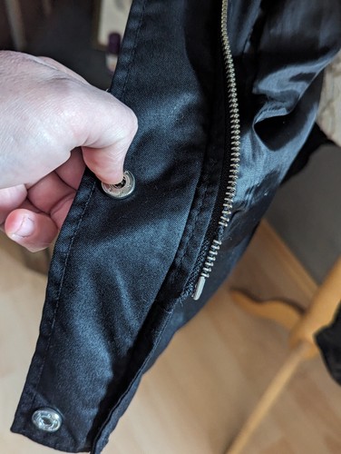 Zuckersüßer H&M Kurzmantel A Linie dekorative Raffung Smoke Schwarz 38 - Bild 4 von 17