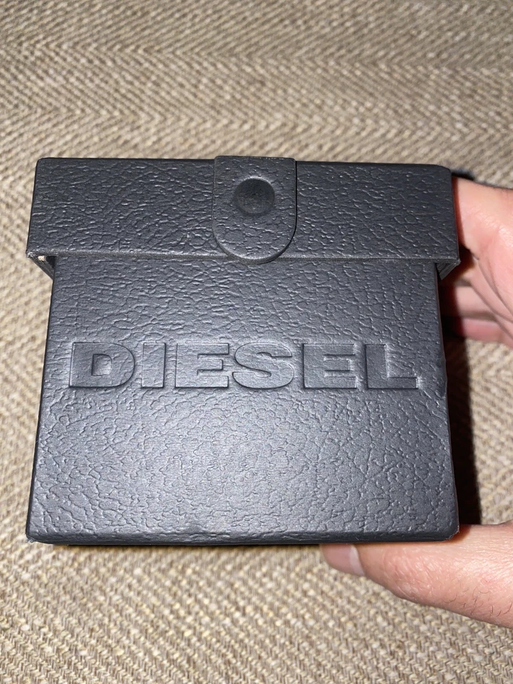 AUTÉNTICA CAJA DE RELOJ DE PRESENTACIÓN ÚNICA NEGRA DIÉSEL Y ALMOHADA DE RELOJ Foto 2 de 4