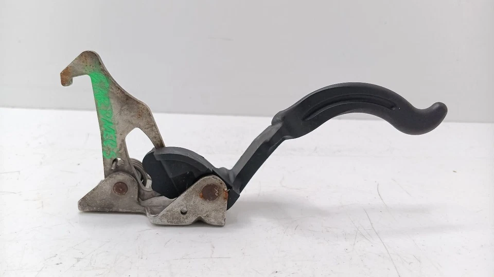 Cierre capó delantero BMW M3 2002 Foto 2 de 4