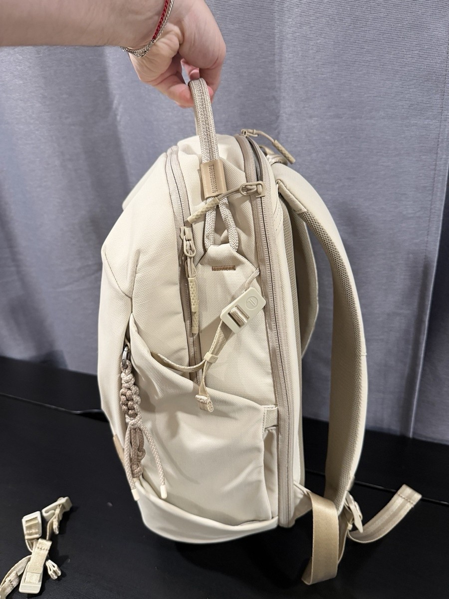 PGYTECH OneGo Lite バックパック 16L クリーム OneGo Lite Backpack 16L (クリーム) – PGYTECH-JAPAN 公式ストア