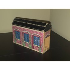 Thomas  Friends Wooden Railway Train SPECIAL ENGINE SHED Vintage 1994