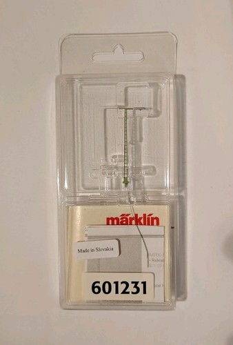 Luz de estación Marklin escala Z 601231 en un mástil de catenaria estándar iluminado | Condition: New