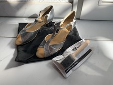 Tanzschuhe Größe 39 (5 1/2) von Jeanne Marie Riemchen LederSilber inkl Bürste 