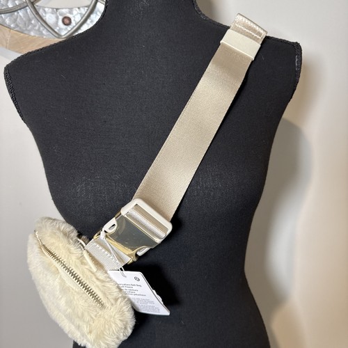 Lululemon Everywhere Belt Bag Plush Fleece Bone Silver Faux Fur NWT - Picture 6 of 7