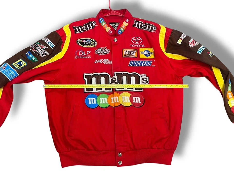 Chaqueta Nascar Chase Authentics Drivers Line para Hombres L Kyle Busch M&M’s Roja Foto 2 de 4