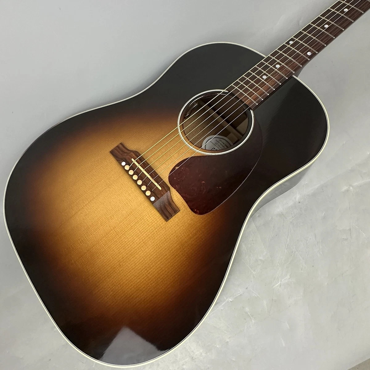 Guitarra eléctrica acústica Gibson J-45 Standard 2021 vintage Sunburst con es...