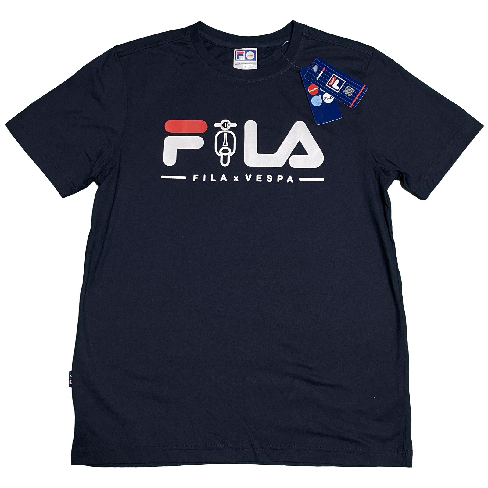 T shirt grafica Fila x Vespa Italian Heritage Marina Militare nuova con etichetta Small