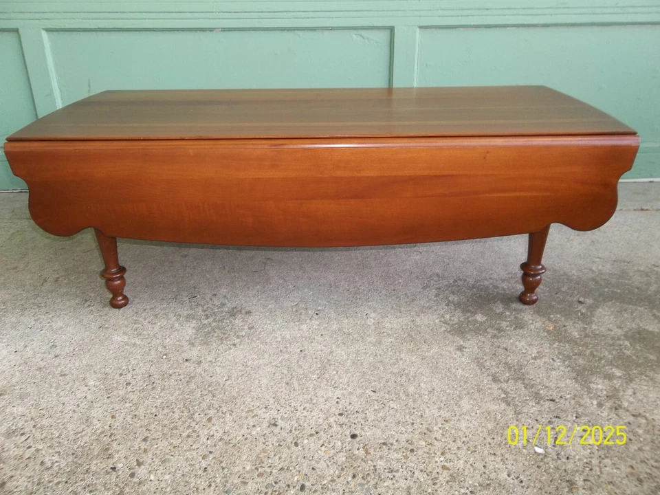 Mesa de centro vintage rara Tell City Dowry Collection hoja de cereza maciza caída Foto 3 de 4
