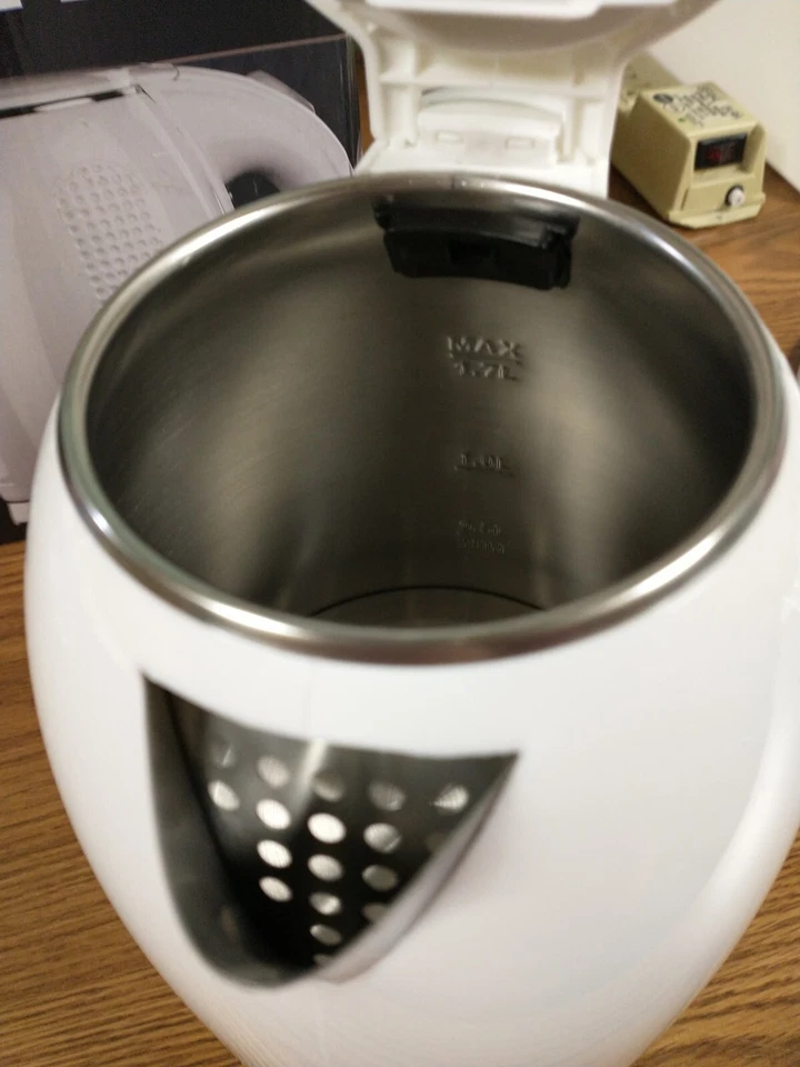 Hervidor de agua eléctrico Ovente 1,7 litros acero inoxidable blanco KD64W Foto 3 de 4