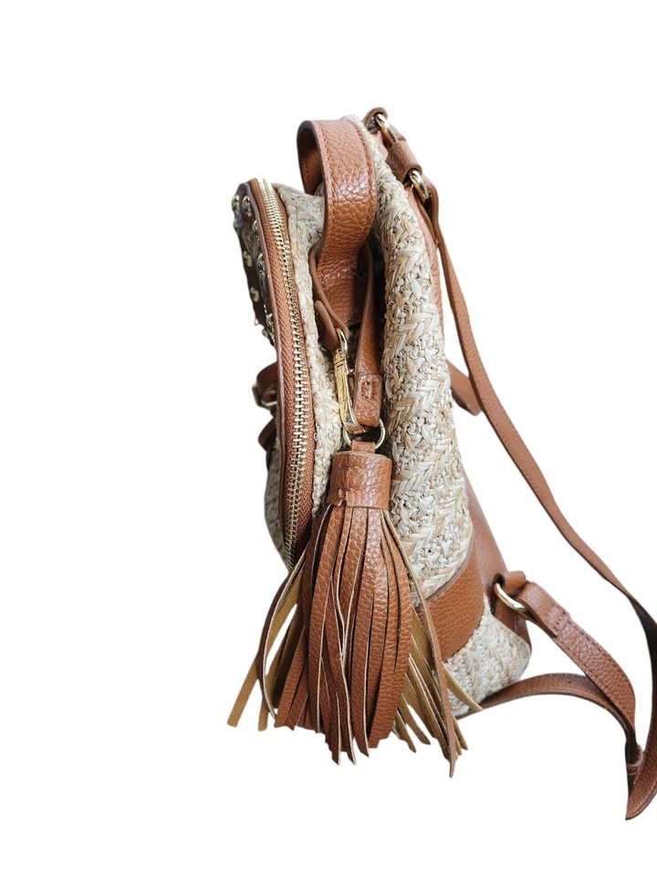 Mini mochila Steve Madden de cuero marrón y paja para mujer pequeña herrajes dorados Foto 4 de 4