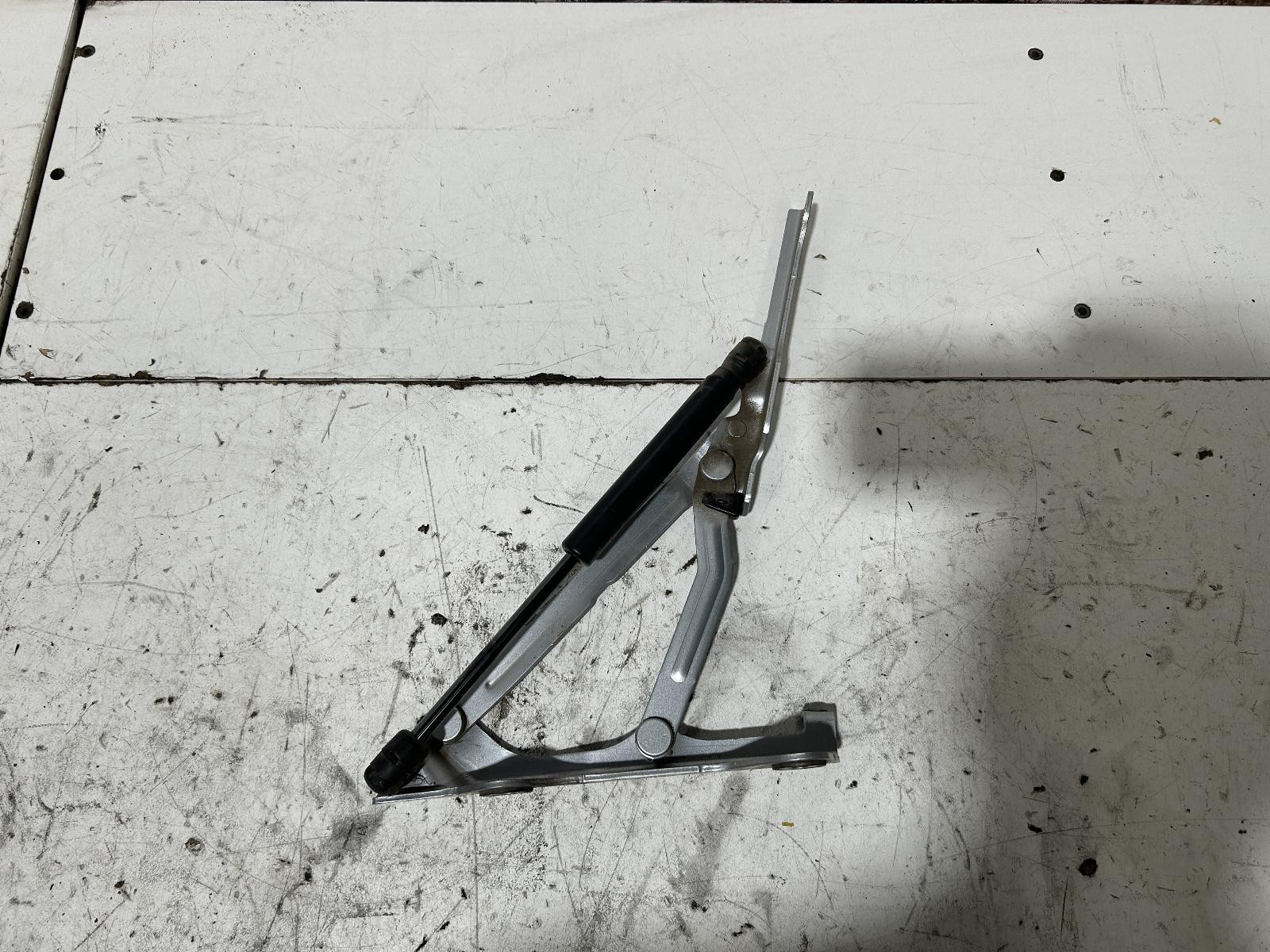 Subaru Liberty Left Bootlid Hinge / Strut 6th Gen 08/2014-04/2021