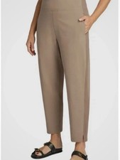 NWT Kirkland Signature Women  s Lightweight Ankle Pant