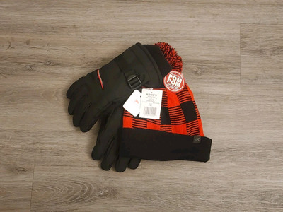 3M Thinsulate Insulation Red Plaid Beanie Pom & Gloves Size L-XL