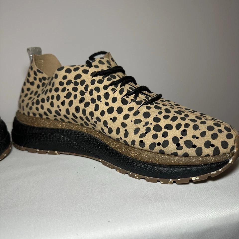 Tenis sin cordones de cuero gamuza perforado guepardo OTBT Alstead para mujer talla 8,5 Foto 4 de 4