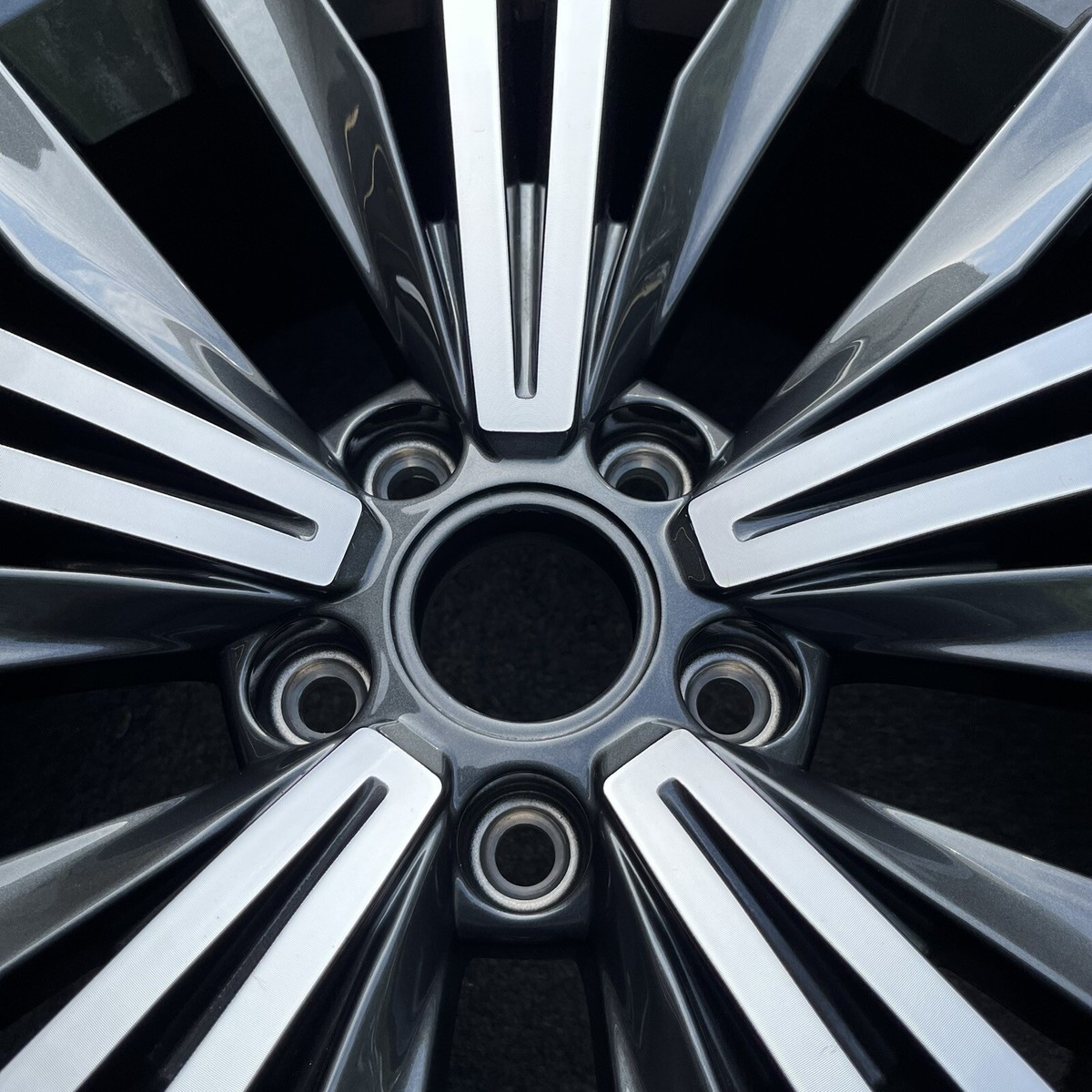 SINGLE 18 INCH WHEEL/RIM VOLKSWAGEN TIGUAN 2018-2020 OEM CHARCOAL