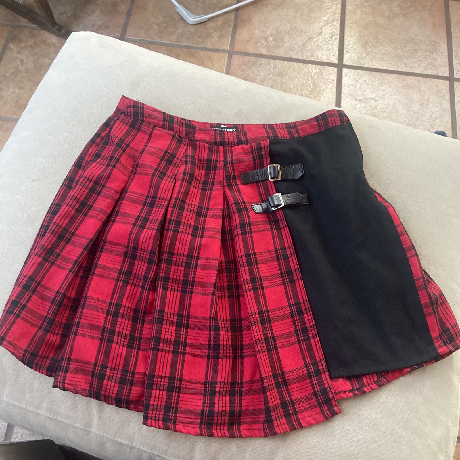 Hot Topic Plaid Kilt Pleated Buckle Skirt Red Black Medium