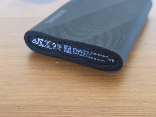 4TB Samsung T9 NVMe Portable External SSD Black MU-PG4T0B USB-C - Photo 3/5