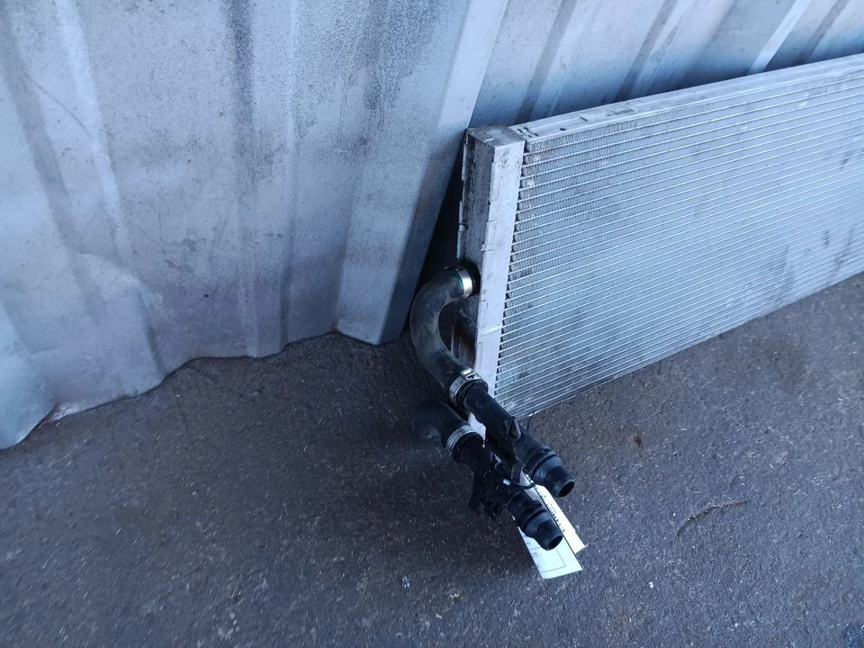 09-15 BMW 750i Radiador Pequeño Auxiliar 17117576827 Foto 3 de 4