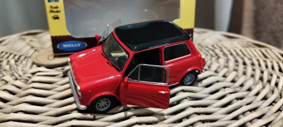 Modellino Mini Cooper 1300 Scala 1:35 - Immagine 2 di 4
