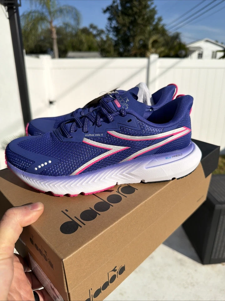 diadora Mythos Blushield Volo 4 Running Womens Blue, Pink, White Sneakers Size 7 - Image 4 of 4