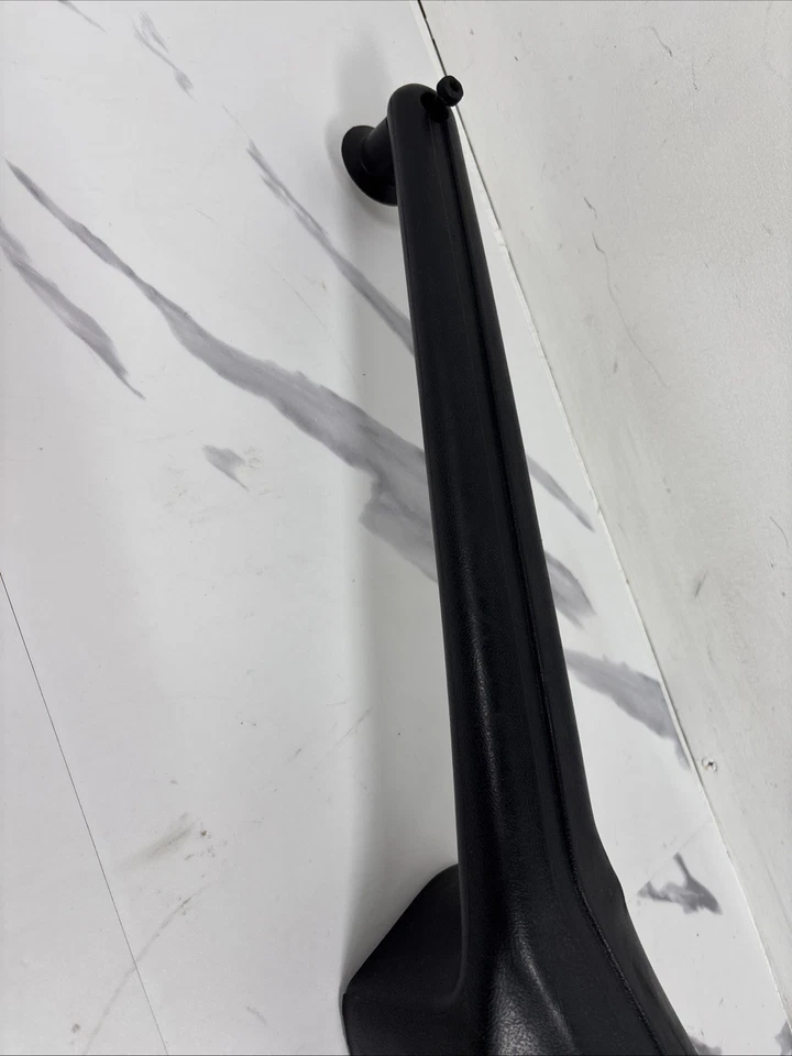 Chevrolet Camaro Firebird 1982-1992 manija de agarre de puerta de pasajero derecha negra Foto 3 de 4