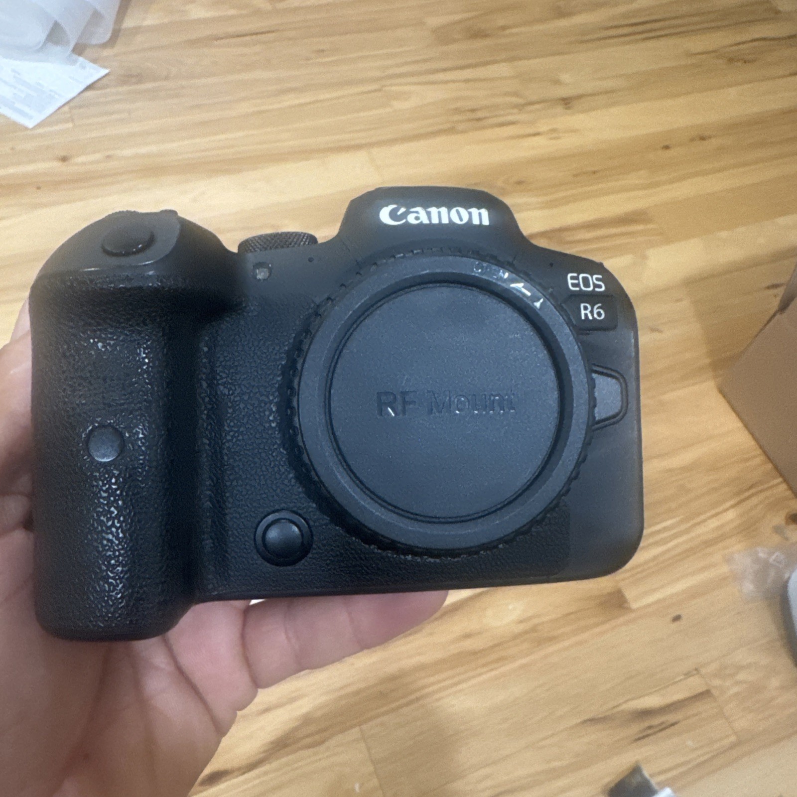 Canon EOS R6 20.1MP Mirrorless Camera (Body Only) less than 1000 Shutter Count