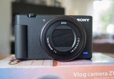 Sony ZV-1 20.1MP Compact Digital Camera Side flip-out 3.0” LCD screen 95%new