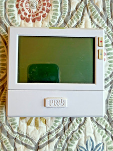 Pro1 Technologies T805 Programmable Thermostat White 1Ht/1Cl