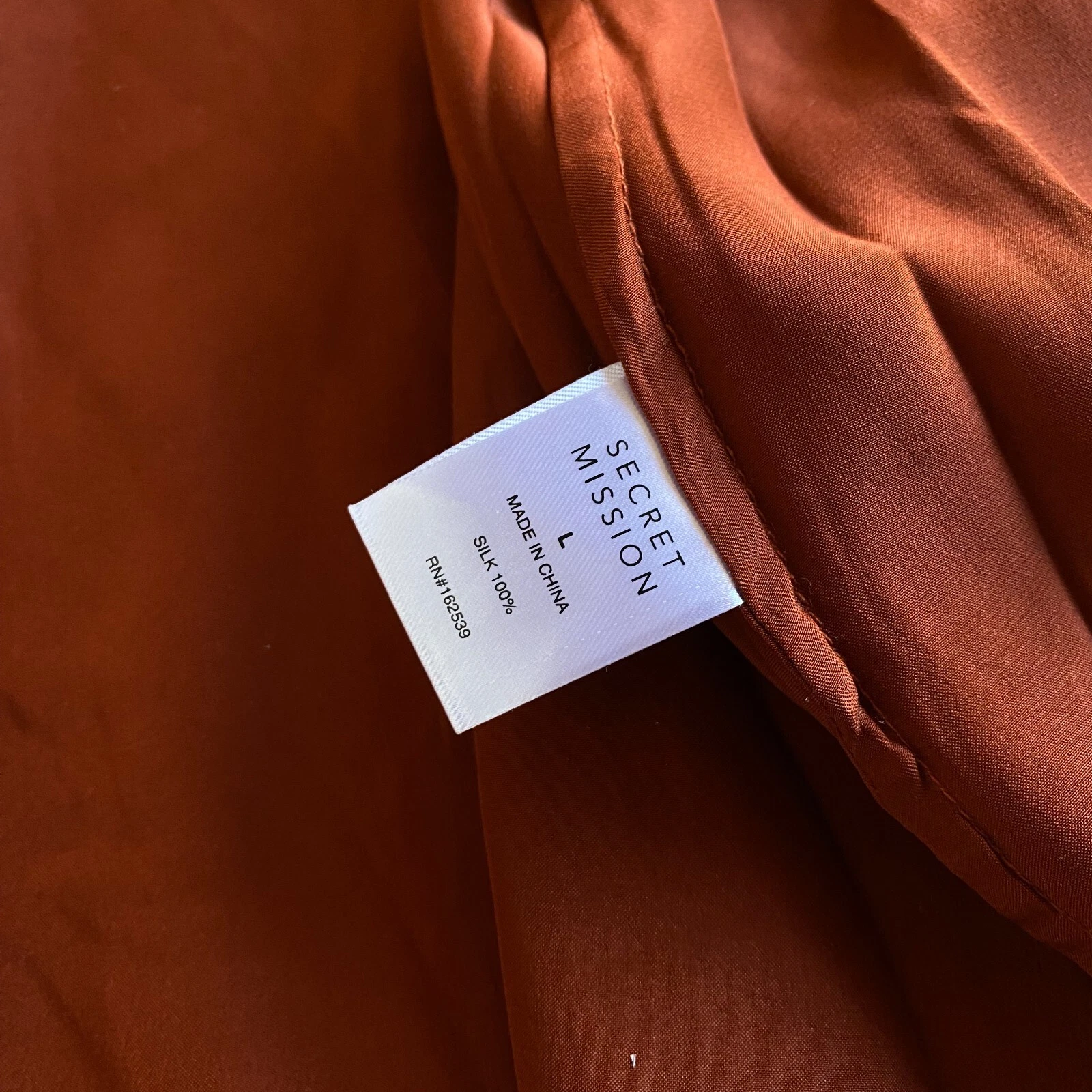 UNDERCOVER Abito maxi Esther Secret Mission in raso di seta avvolgente taglia L arancione bruciato