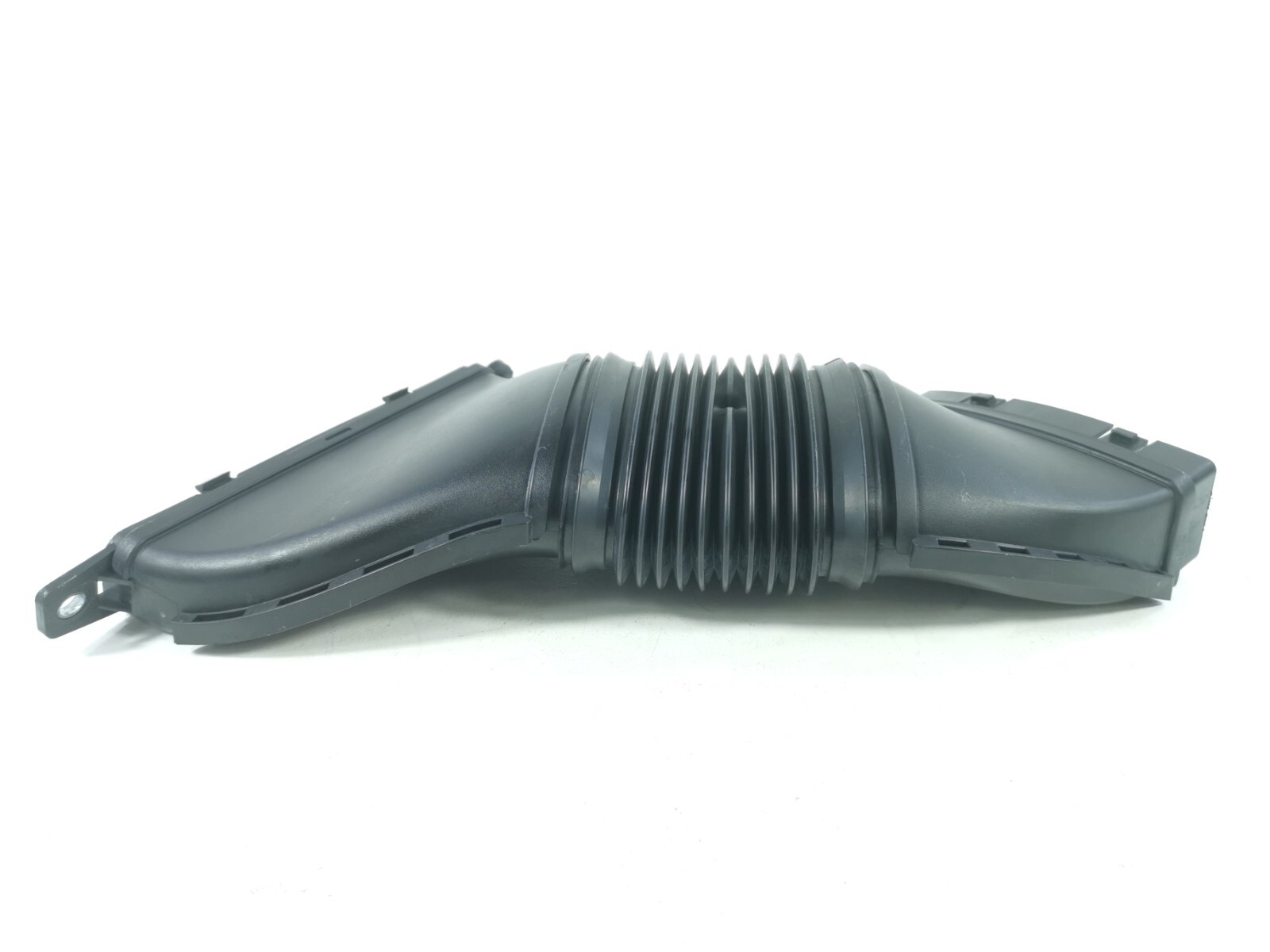17-20 MASERATI Levante Front Right Passenger Side Air Intake Duct Tube 670031925