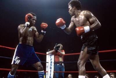 Sugar Ray Leonard Moves To Throw A Punch Against Kevin Howard Old Boxing Photo