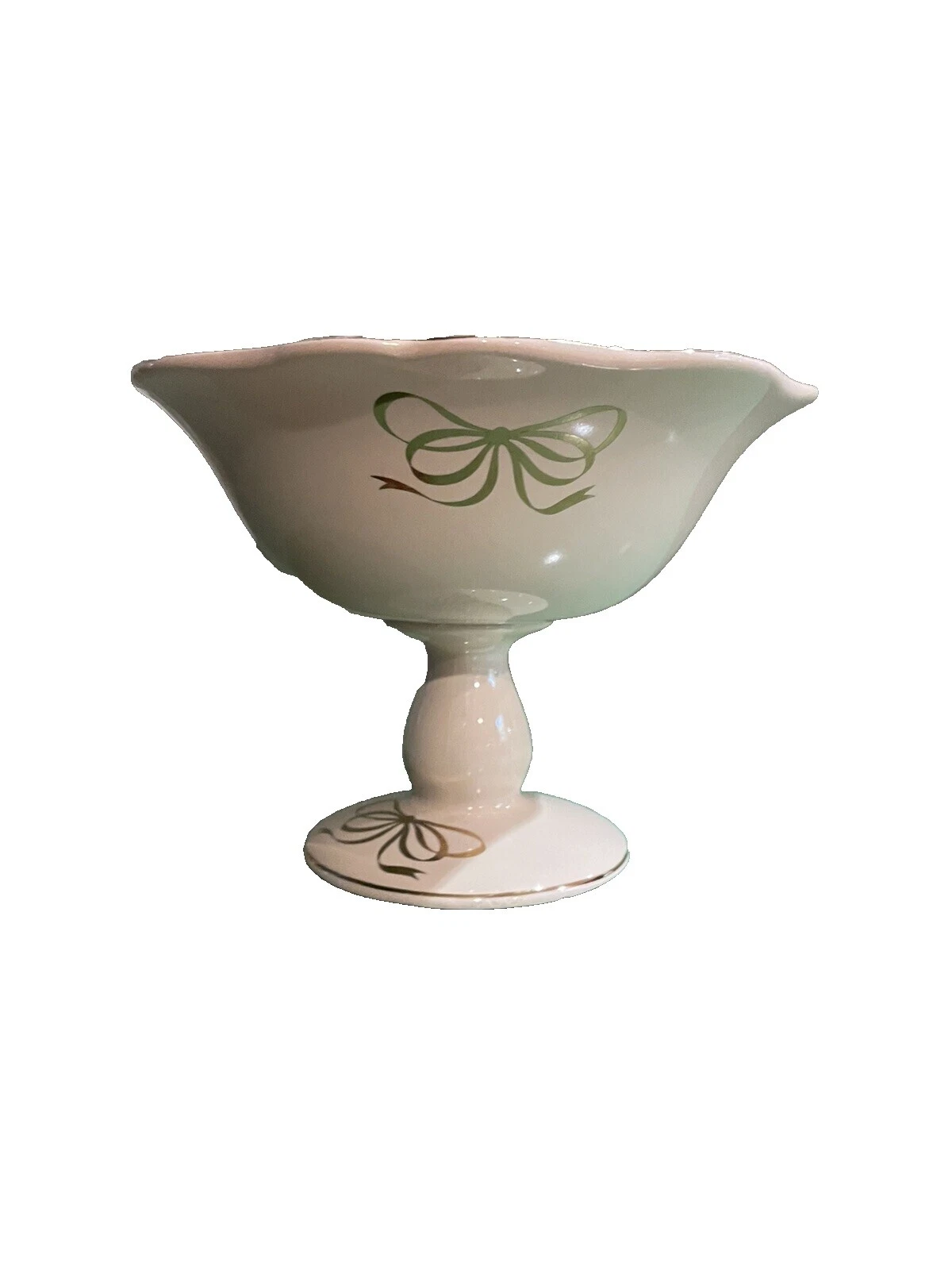 Белые декоративные блюда конфеты