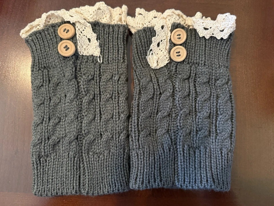 7 Pairs of Women’s Leg Warmers with Lace details One Size - Image 3 of 4