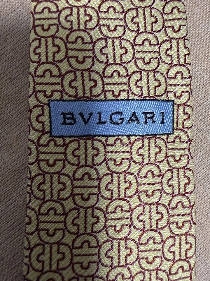 Corbata Bvlgari Para Hombre Amarillo Borgoña Patrón Geométrico 100% Seda Hecha en Italia Foto 2 de 4