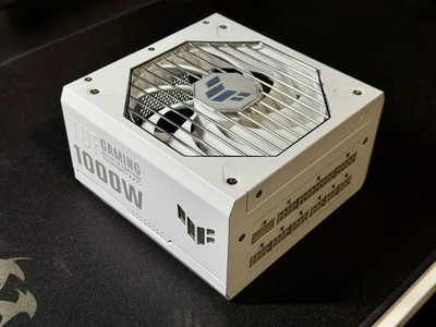 ASUS TUF Gaming 1000W Gold Netzteil, Weiß, ATX 3.1, PCIe 5.1, Top Zustand