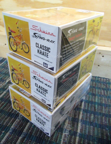 MPC SCHWINN STINGRAYS LARGER 1/8 SCALE MODEL KITS ALL 3 COLORS FACTORY SEALED - Picture 9 of 17