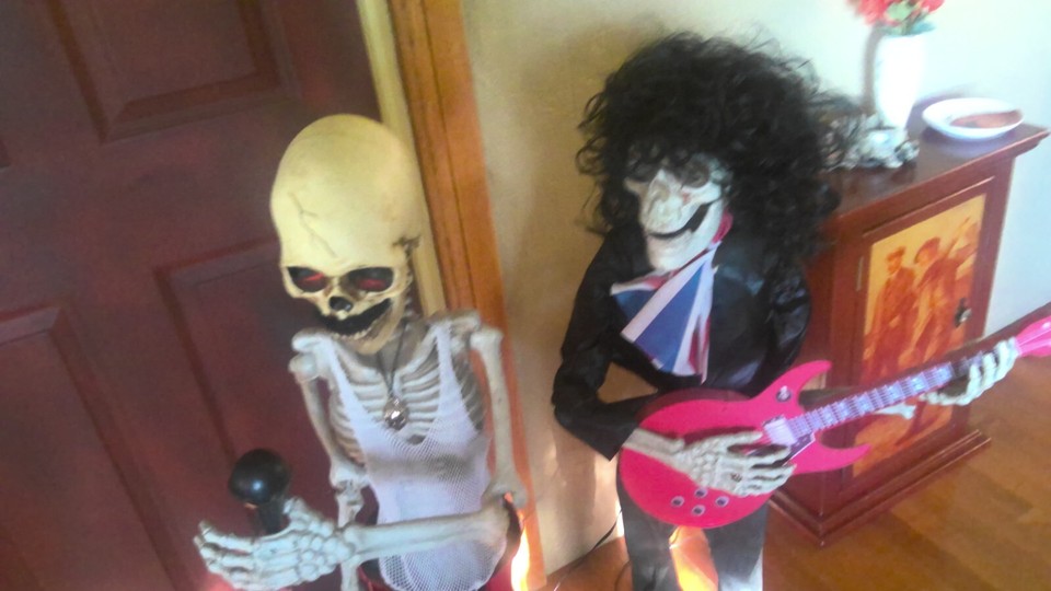 Grandin Road SCREAMING ROCKER DUO Retired Halloween Animated Prop