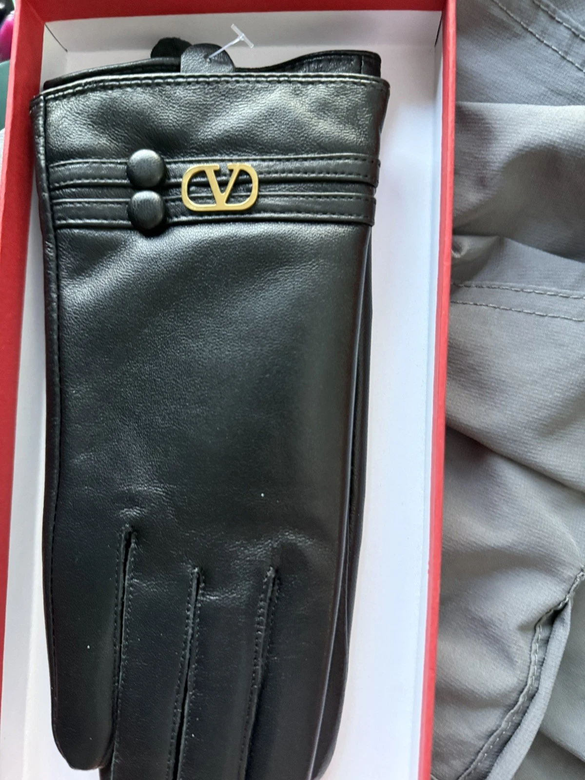 VLOGO Valentino Garavani Womens Gloves
Opens in a new window or tab