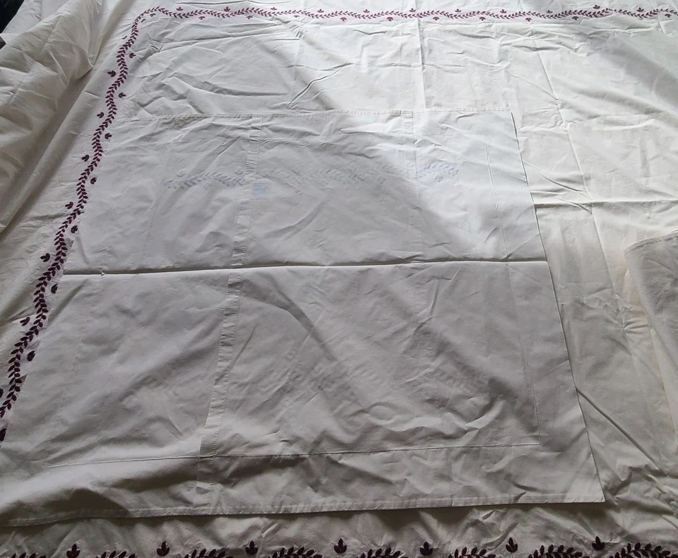 Vntg Leron Full Duvet Cover and Pillow Sham Set Ivory/Burgundy Floral Embroidery - Image 3 of 4